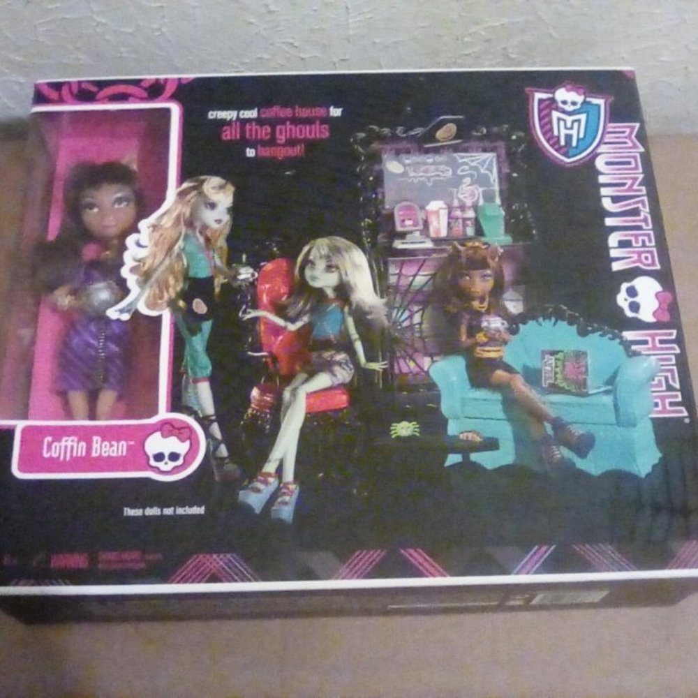 Monster High Coffin Bean Playset with Clawdeen Wolf Doll Retired